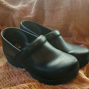 DANSKO XP 20 Black womans size 38(7.5) mules